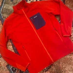 Patagonia R2 TechFace - LG - red/blue